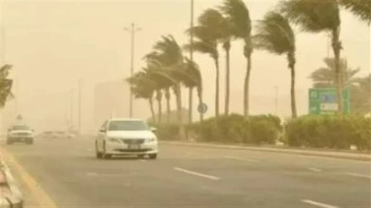 توقف الرحلات.. تحذيرات من اضطراب الملاحة البحرية بسبب موجة الطقس في مصر